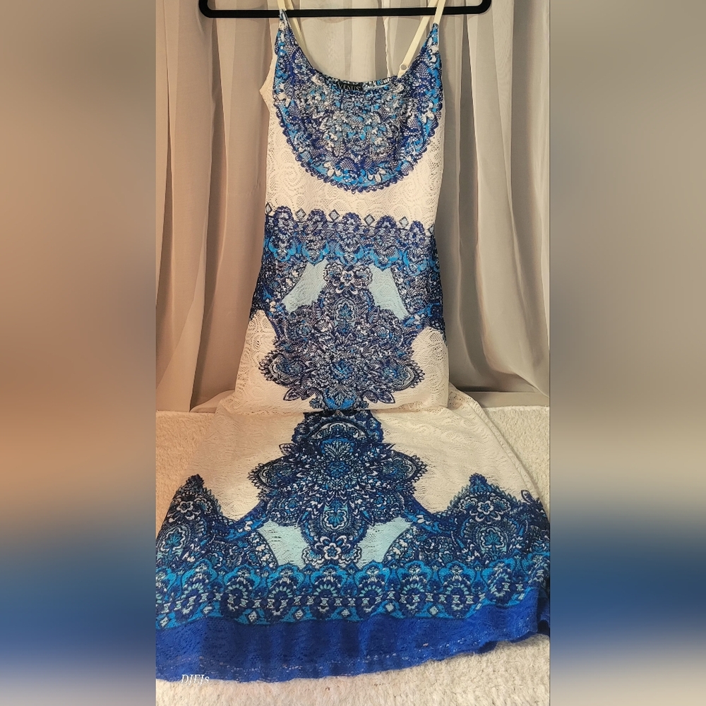 VENUS Blue and White Floral Lace